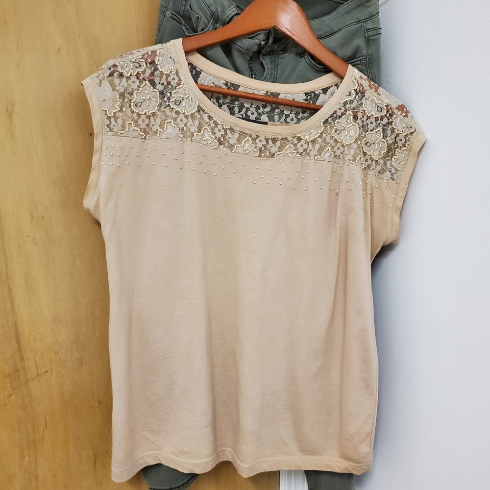 Pretty Floral Laced Design Blouse